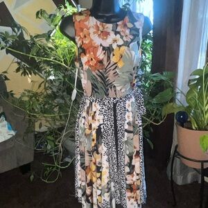 Roz and Ali sleeveless dress Woma  fits medium tagged 4